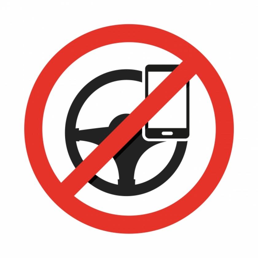Mobiele-telefoons-verboden-tijdens-het-rijden.jpg